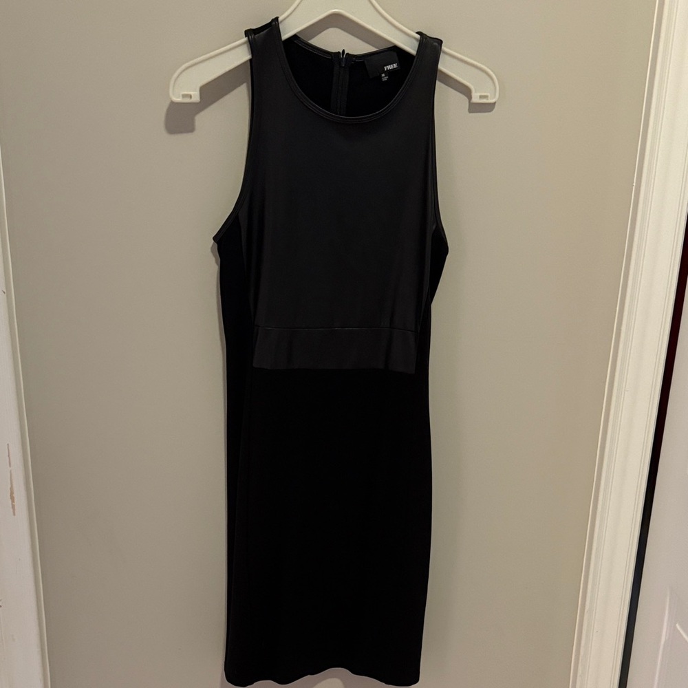 Wilfred Elegant Black Sleeveless Midi Dress